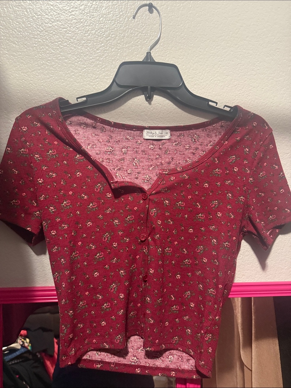Women's Red Floral Ribbed Button-Front Crop Top